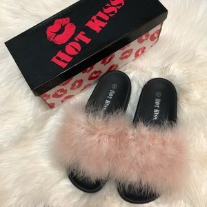 PINK FEATHER SLIDES